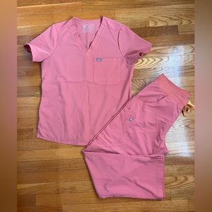 Figs scrubs Catarina top and Kade pants, Coral, Medium